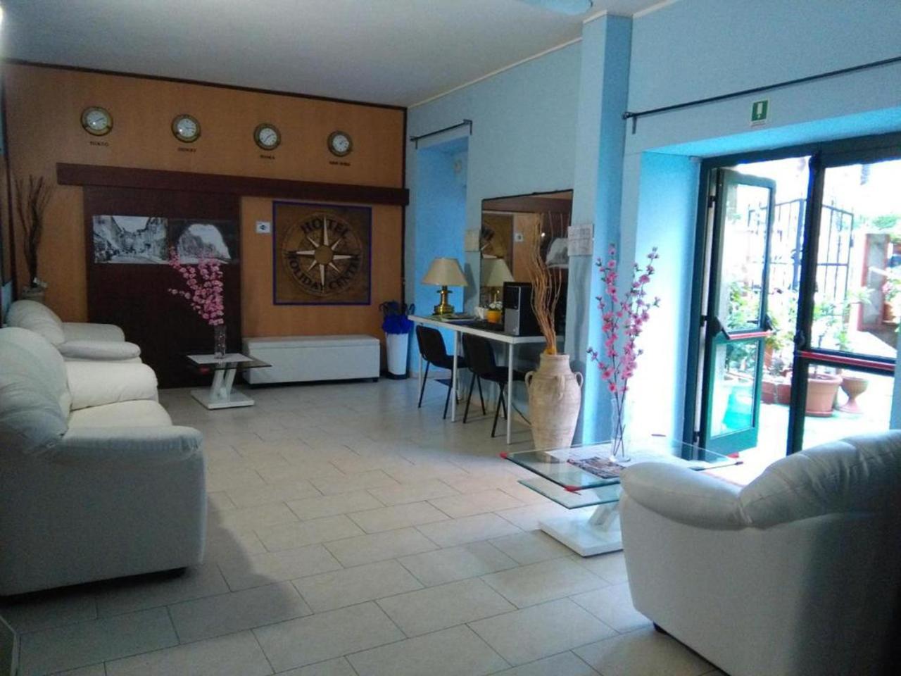 Piccolo Hotel Holiday Center Finale Ligure Exterior photo
