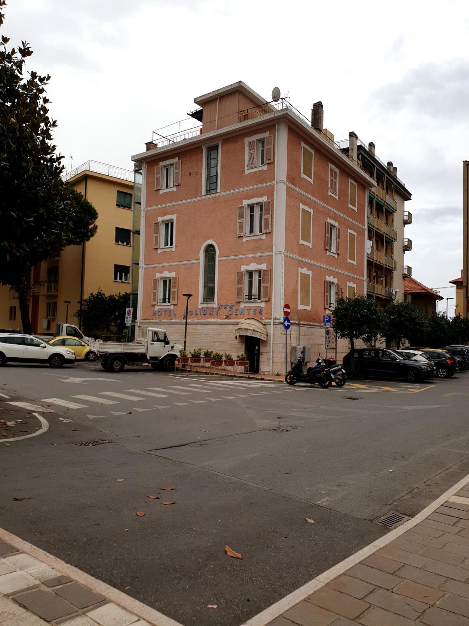 Piccolo Hotel Holiday Center Finale Ligure Exterior photo