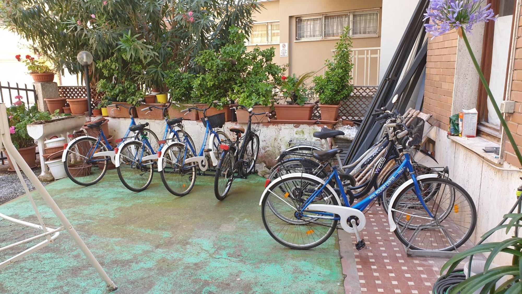 Piccolo Hotel Holiday Center Finale Ligure Exterior photo